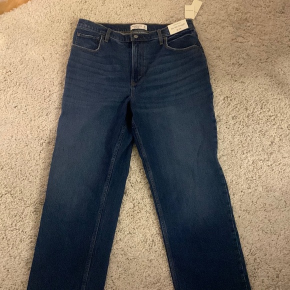 Brand New with tags Abercrombie Jeans - Picture 1 of 3